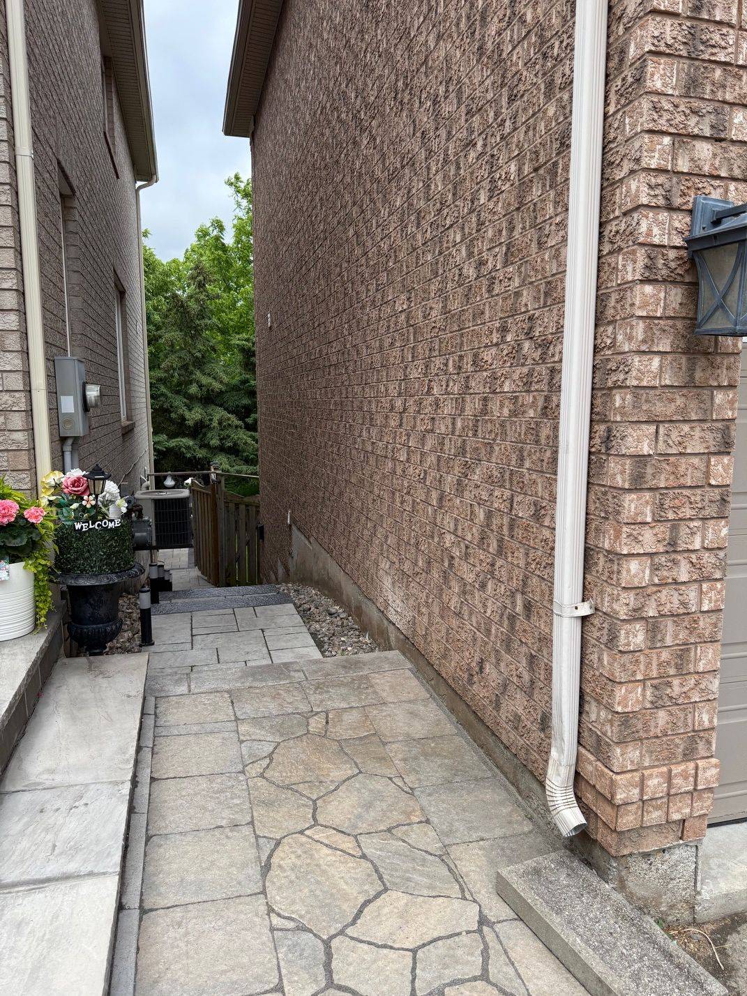 Oakville, ON L6M 4C4,2499 Scotch Pine DR
