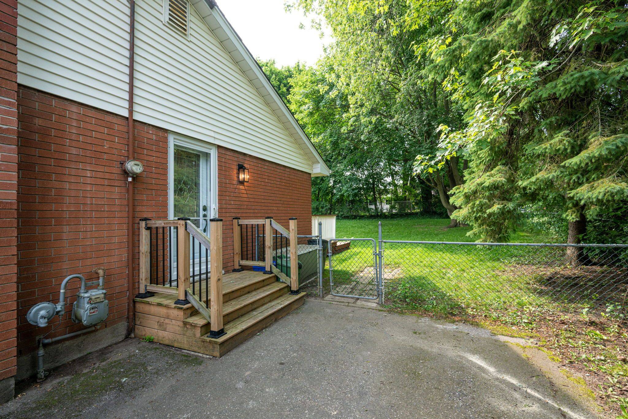 London North, ON N6H 3B6,146 Deer Park CIR