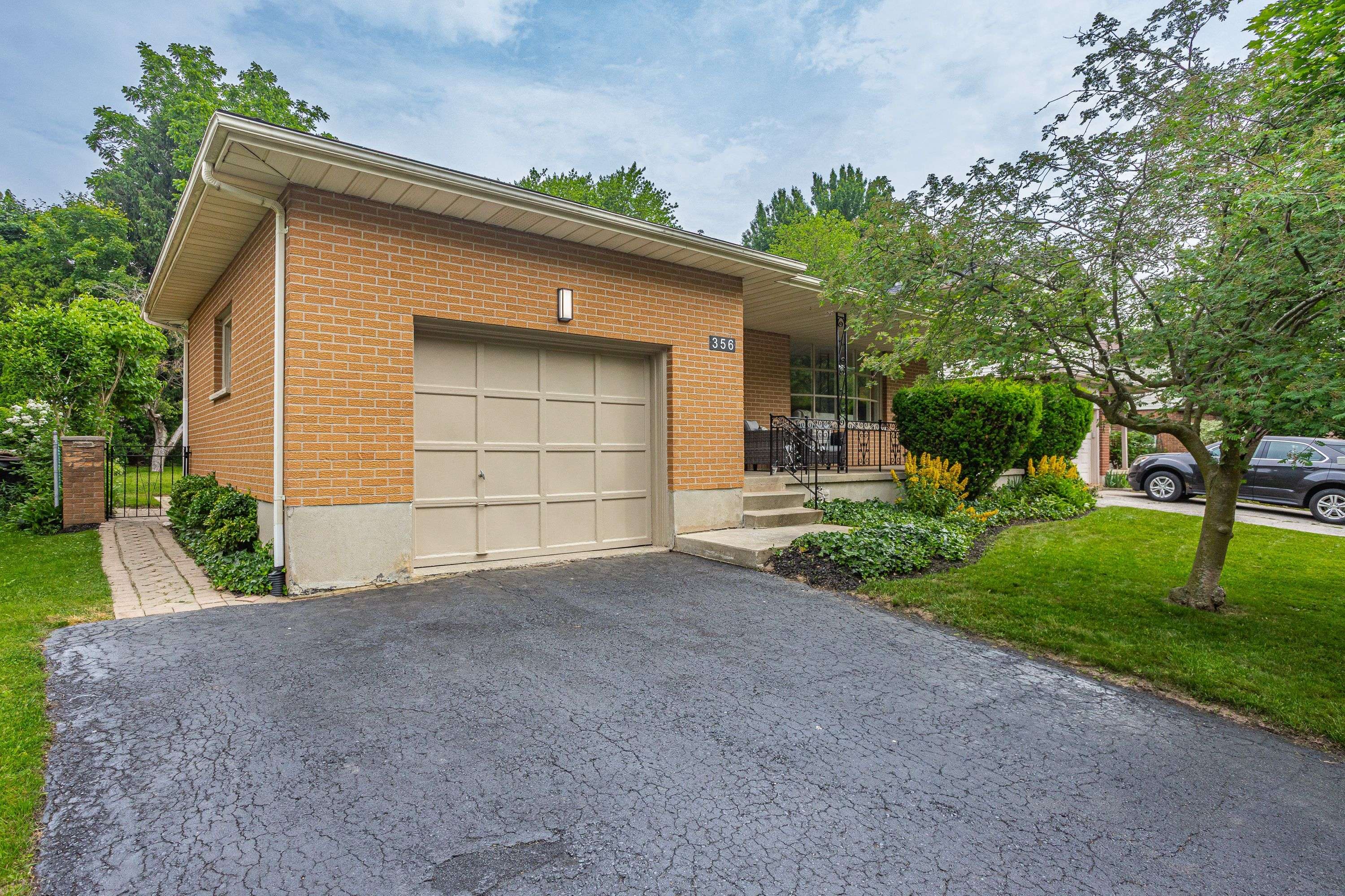 London North, ON N6G 3C9,356 Blackacres BLVD