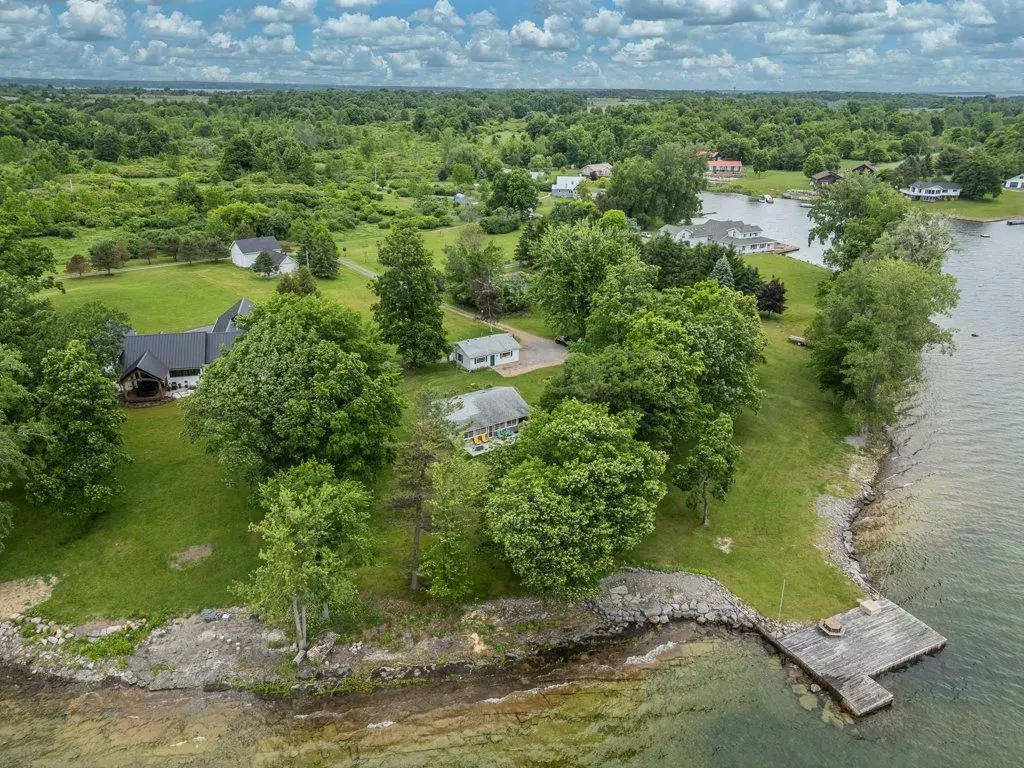 Frontenac Islands, ON K0H 2Y0,27 Berry LN