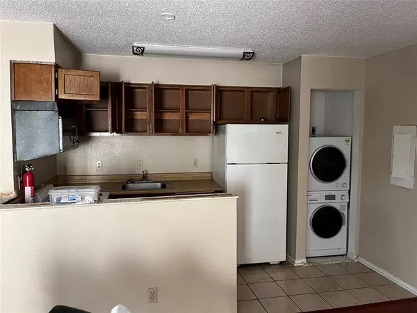 Dallas, TX 75243,9823 Walnut Street #306