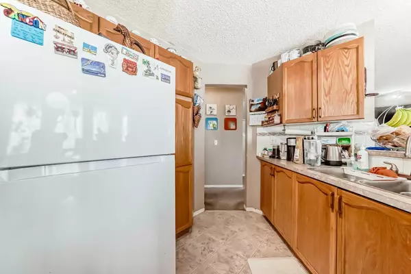 Calgary, AB T1Y 7J1,165 San Fernando PL Northeast