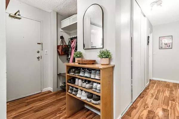 Calgary, AB T2T 1C7,1607 26 AVE SW #7