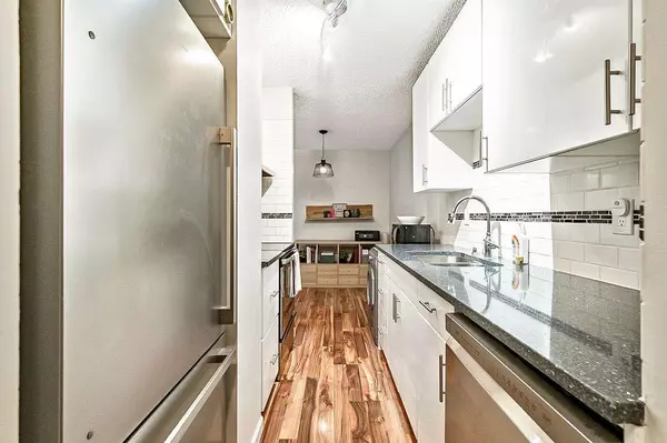 Calgary, AB T2T 1C7,1607 26 AVE SW #7
