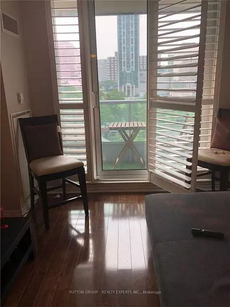 33 Elm DR #407, Mississauga, ON L5B 4M2