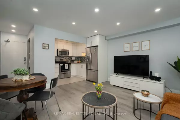 Toronto W06, ON M8W 4W1,3621 Lakeshore BLVD W #504