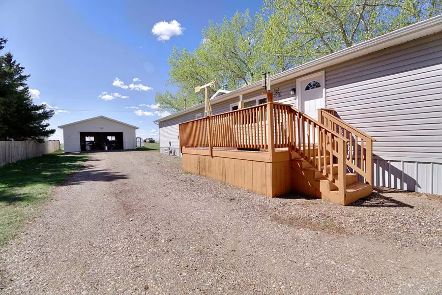 120 North AVE, Enchant, AB T0K 0V0
