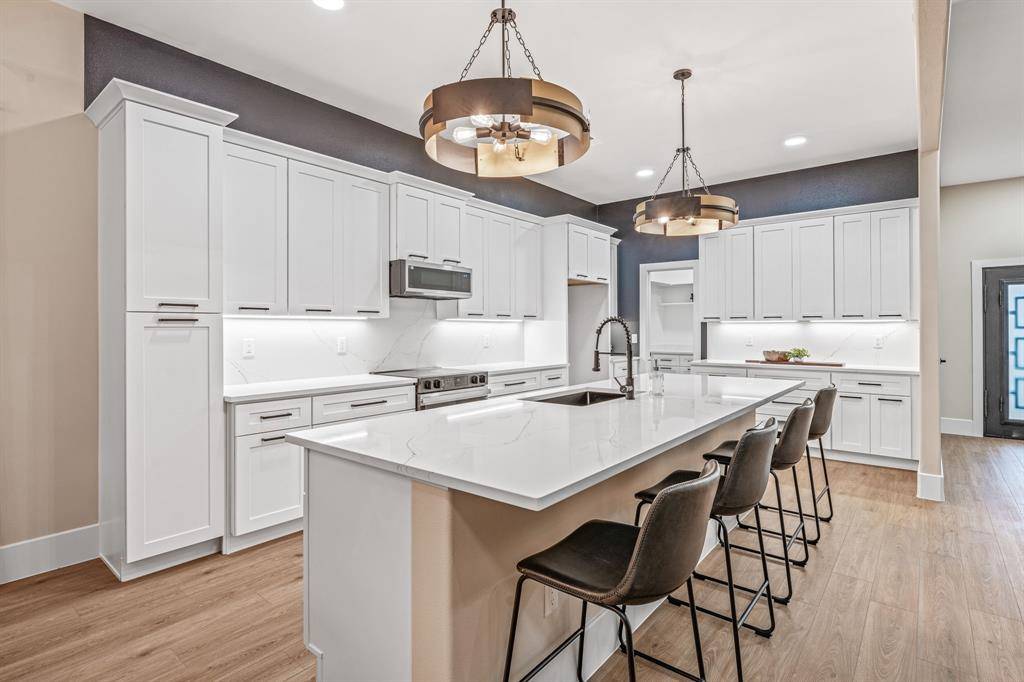 Granbury, TX 76048,2704 Creek Drive