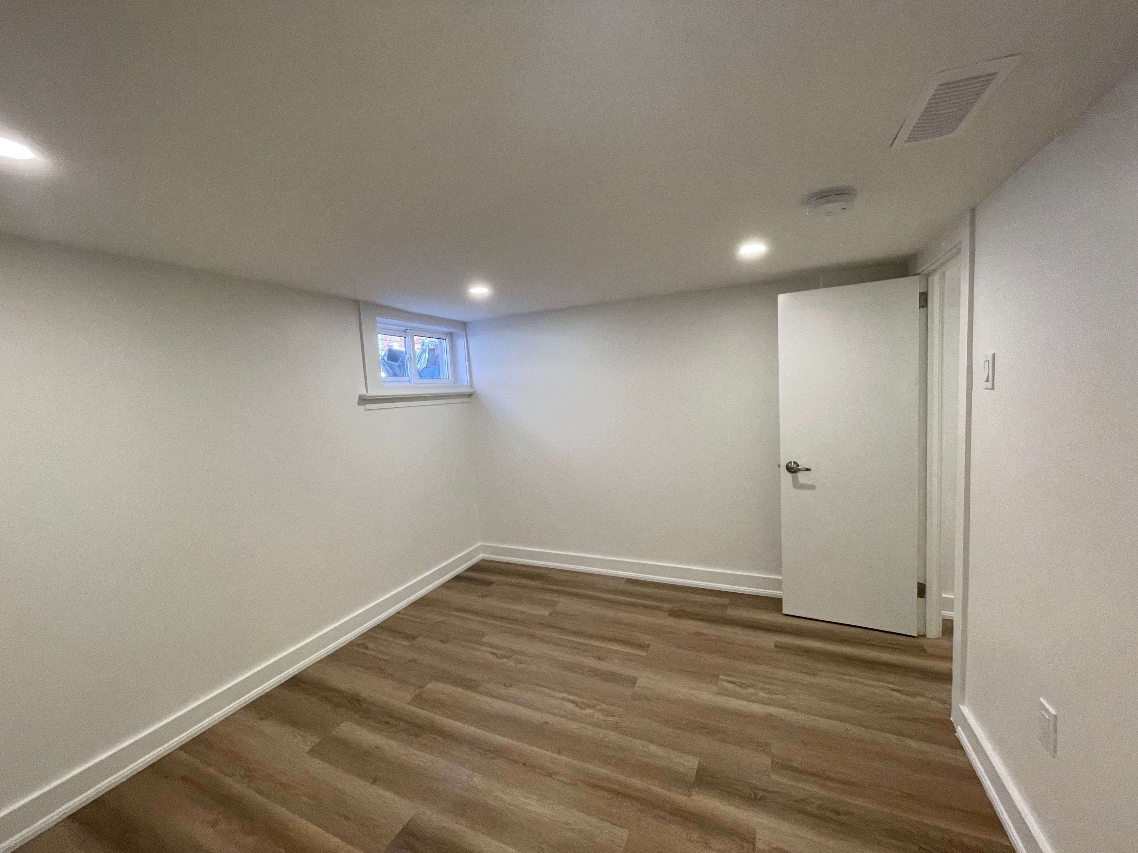 Toronto E01, ON M4L 2T5,22 Glenside AVE #Lower