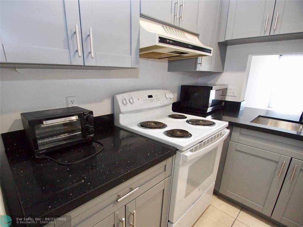 Tamarac, FL 33321,7355 Woodmont Ter  #208