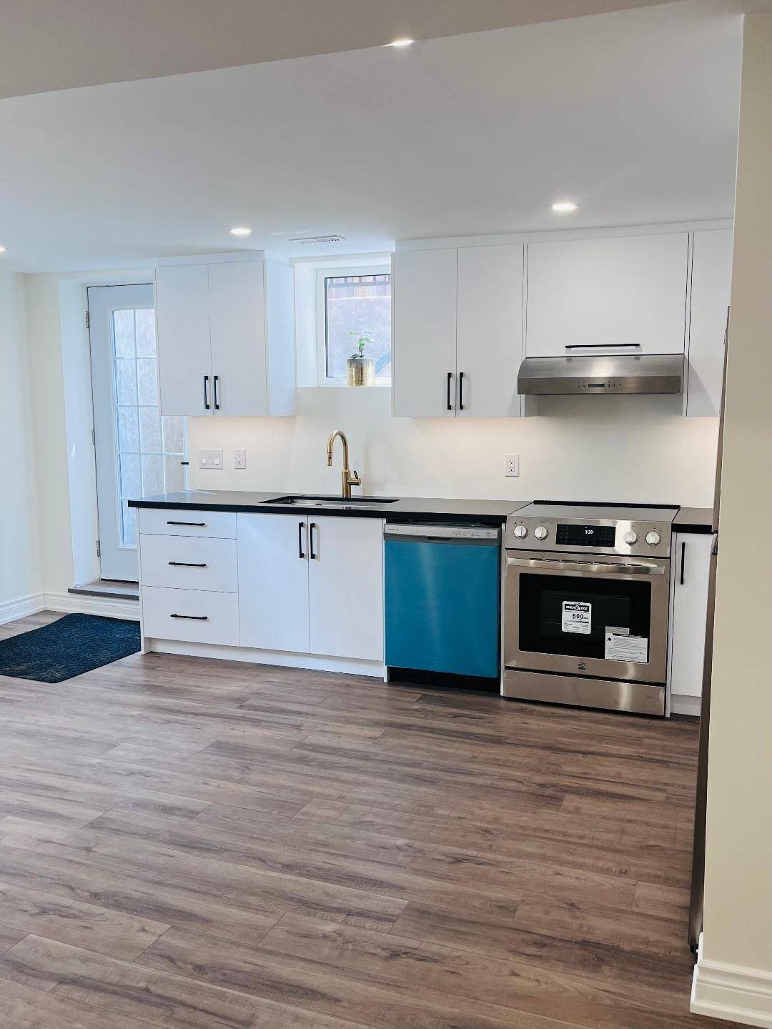 Richmond Hill, ON L4E 4P7,105 Laurier AVE