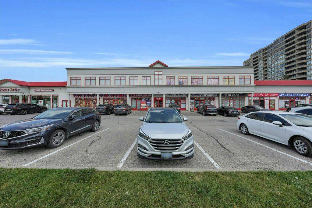 Richmond Hill, ON L4C 1V7,9631 Yonge ST #204