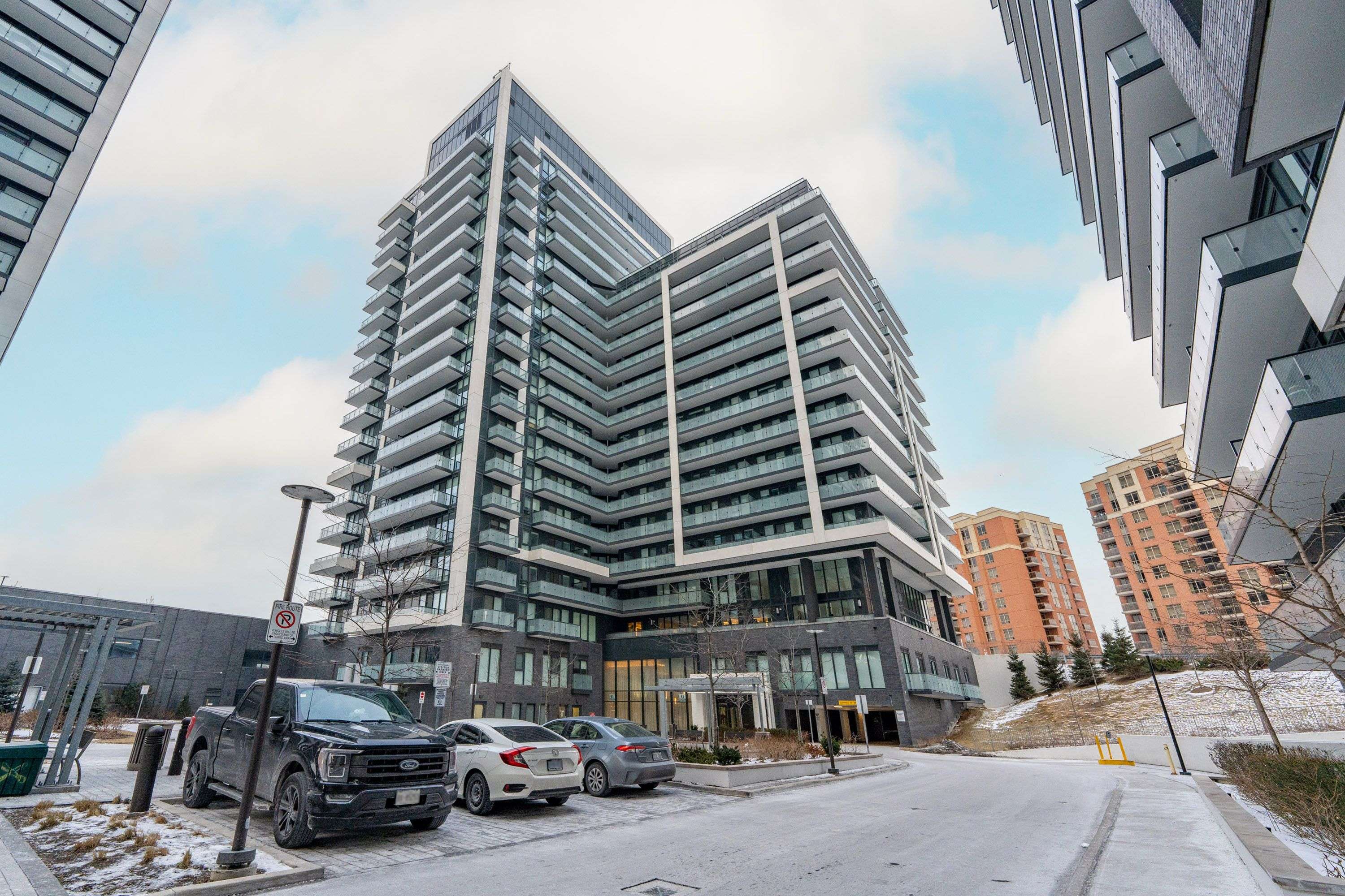 Richmond Hill, ON L4B 0H4,85 Oneida CRES #1514