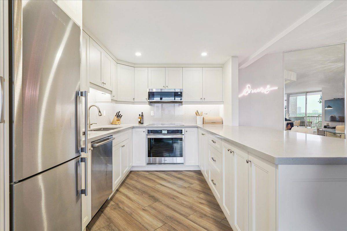 Markham, ON L3T 4S3,7811 Yonge ST #1008