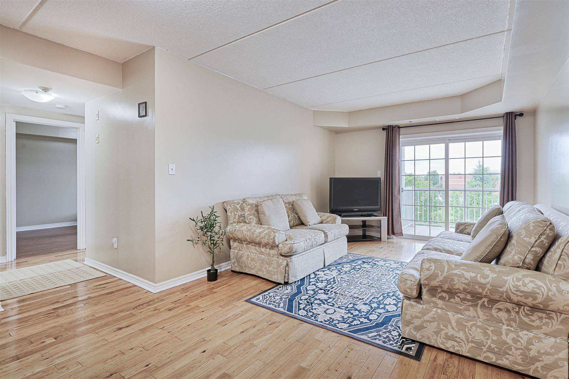 Markham, ON L3S 4V6,7428 Markham RD #304