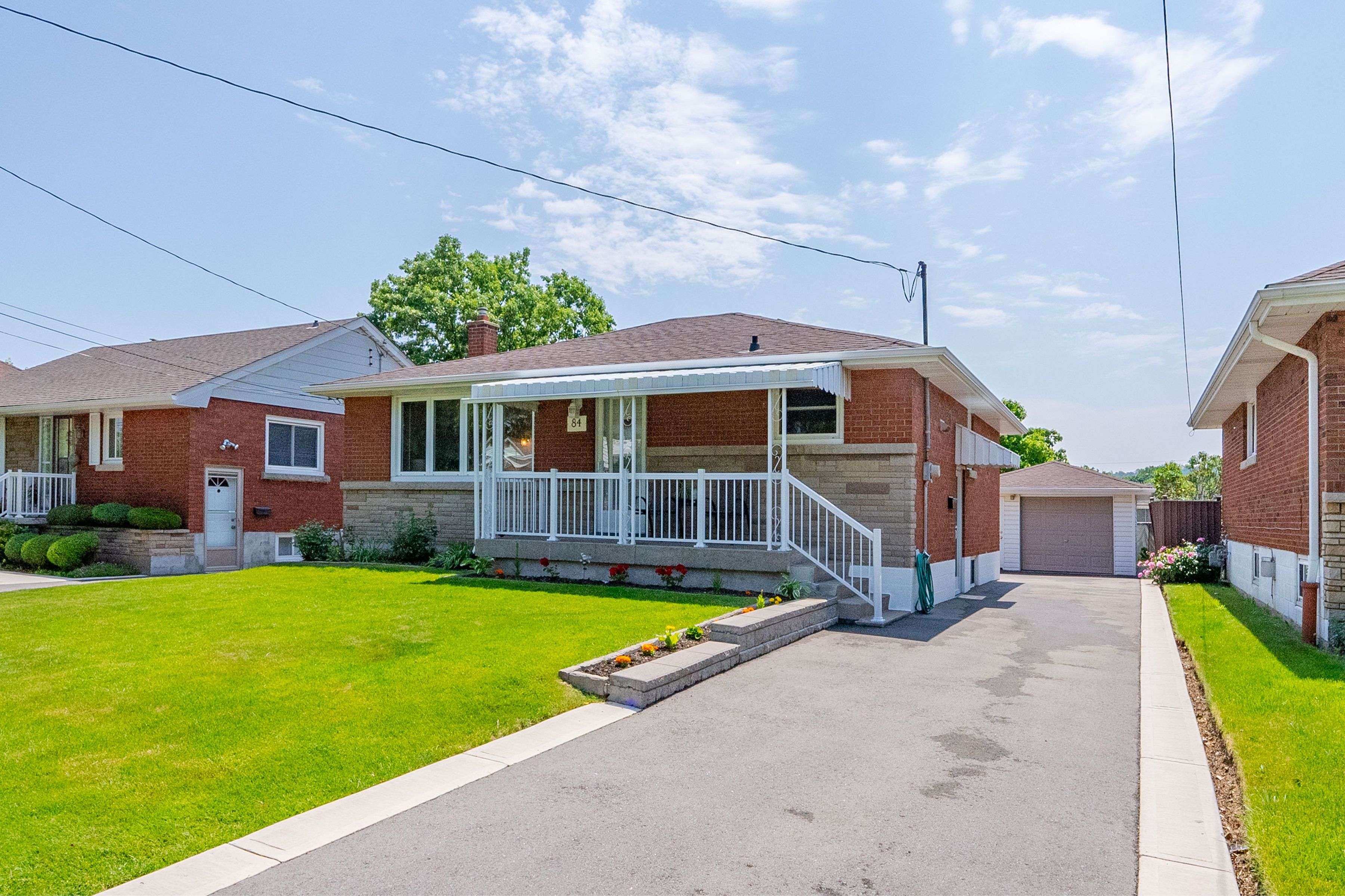 Hamilton, ON L8G 2A8,84 Blanmora DR