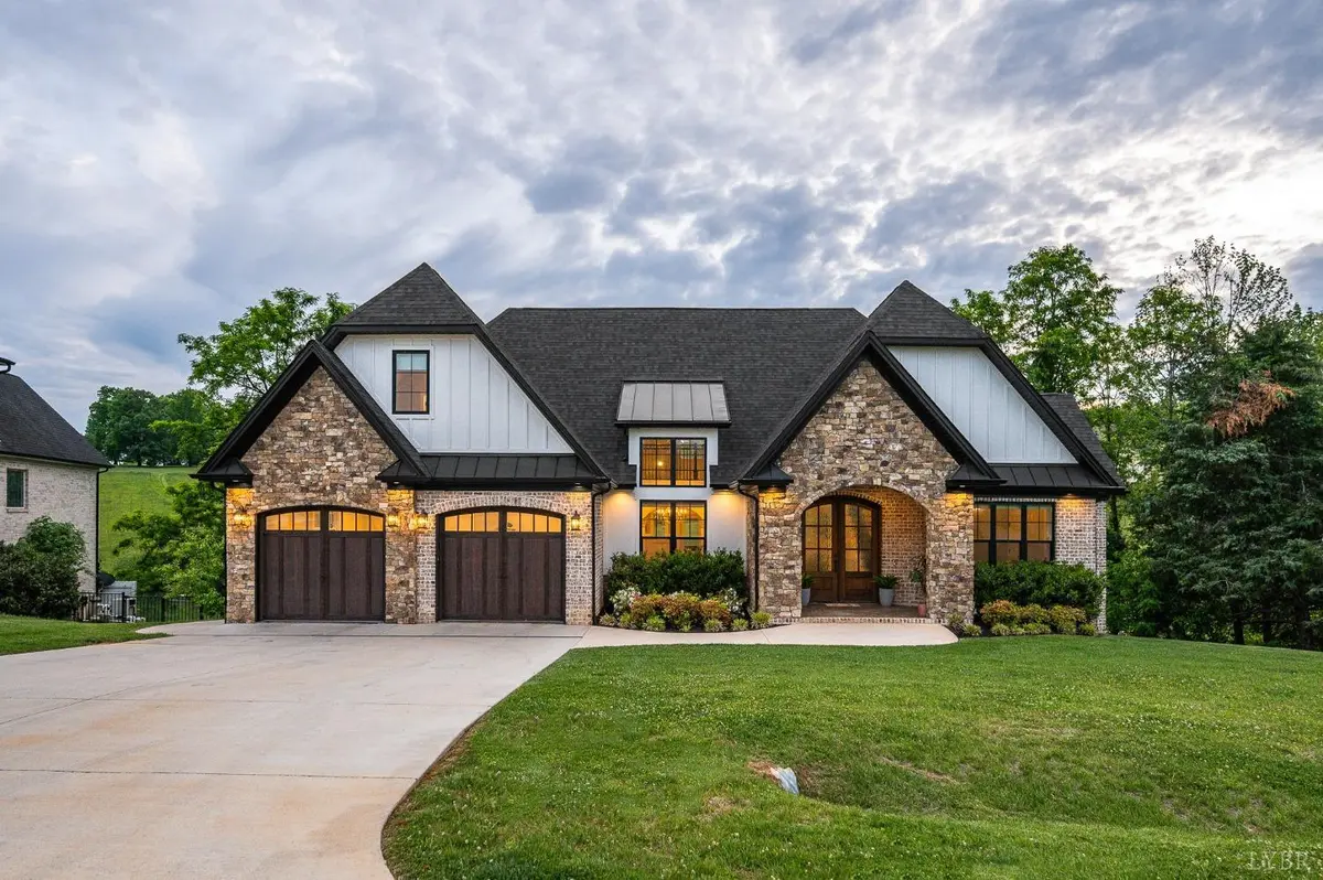 1836 Lake Manor DR, Forest, VA 24551