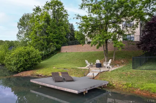 1836 Lake Manor DR, Forest, VA 24551