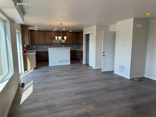 Colorado Springs, CO 80907,711 Little Bear GRV