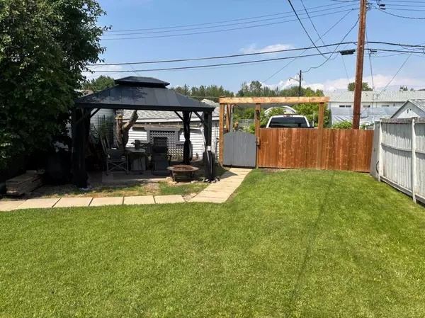 Peace River, AB T8S 1H9,9618 95 AVE