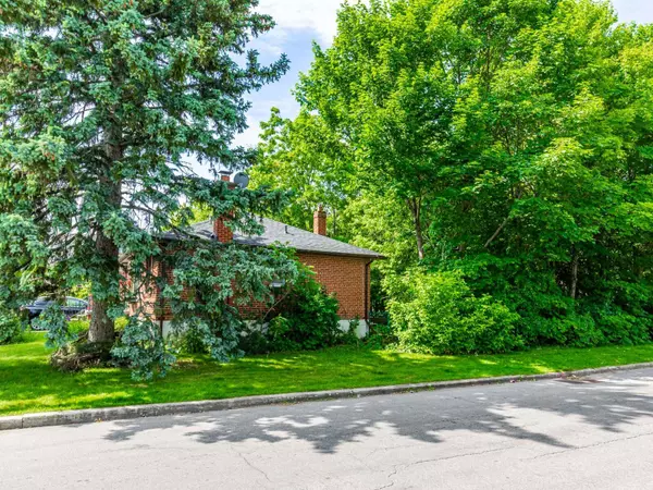 Toronto C06, ON M3H 5C6,16 Goddard ST
