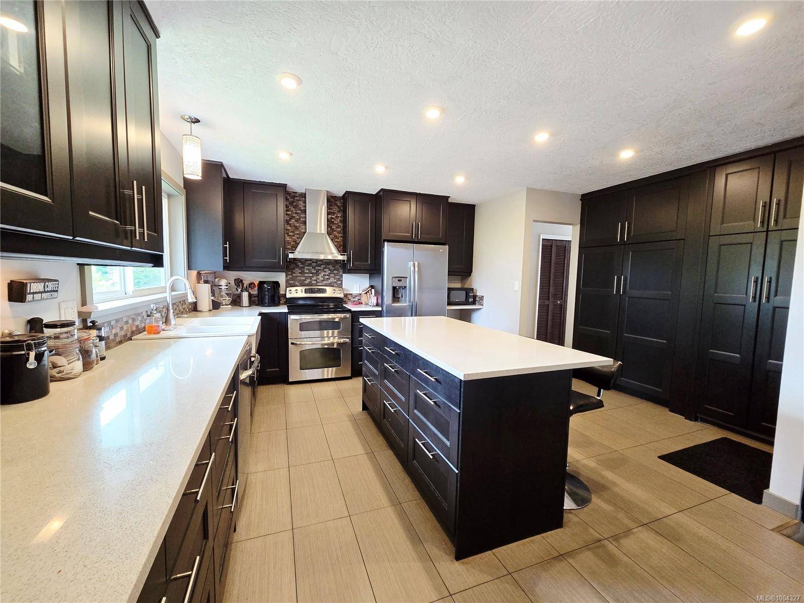 Central Saanich, BC V8Z 5Y2,6315 Robin Way
