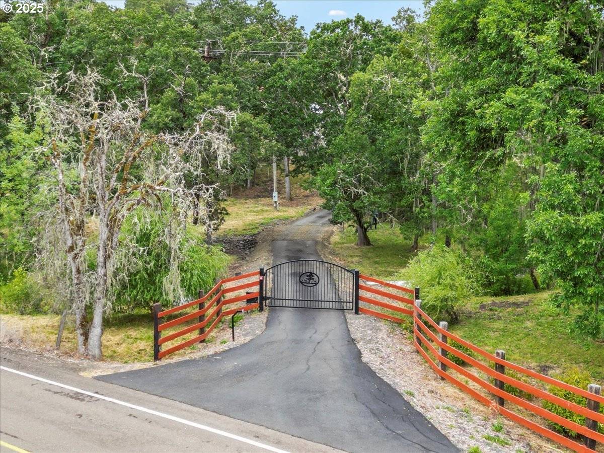 Roseburg, OR 97470,445 HATFIELD DR
