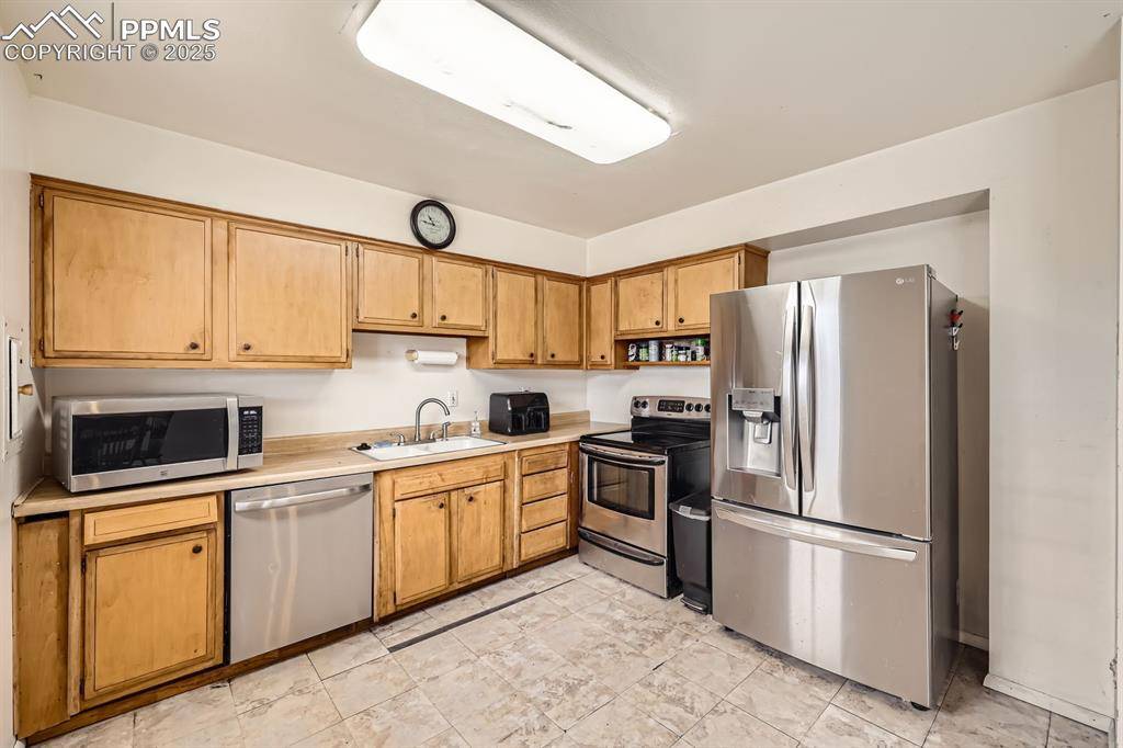 Colorado Springs, CO 80909,711 Bridger DR