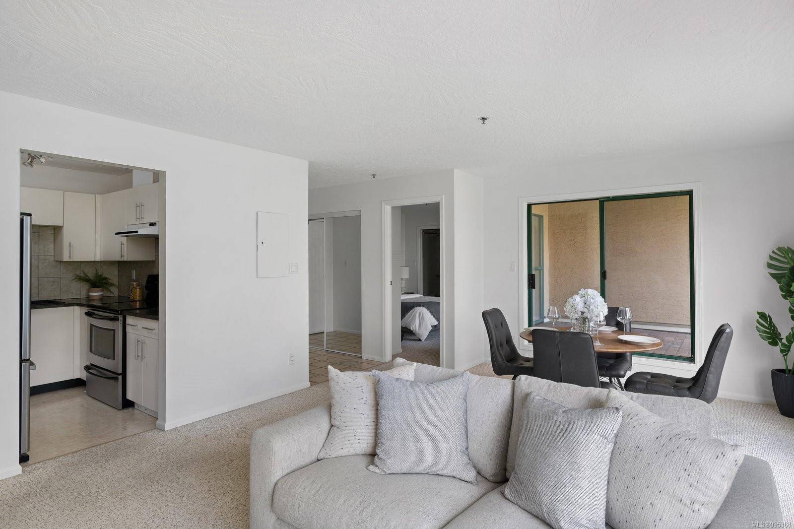 Victoria, BC V8X 1G6,3460 Quadra St #204