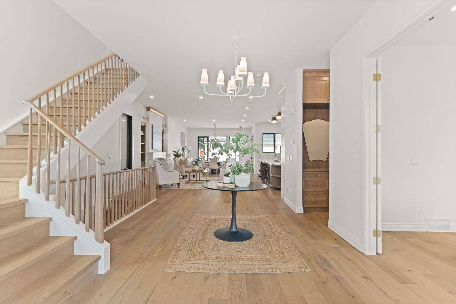 Calgary, AB T2T 1S9,1936 31 AVE SW