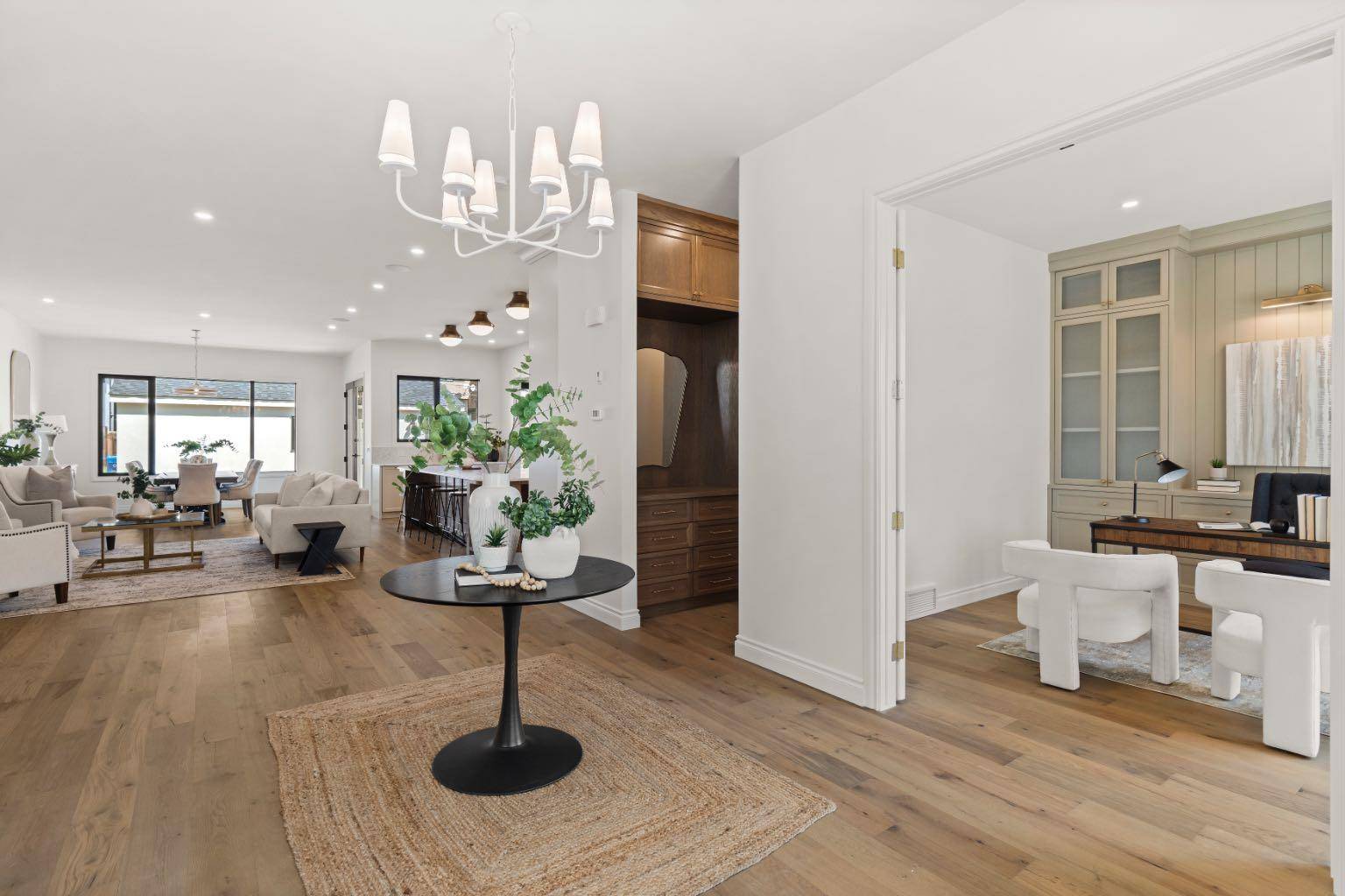 Calgary, AB T2T 1S9,1936 31 AVE SW
