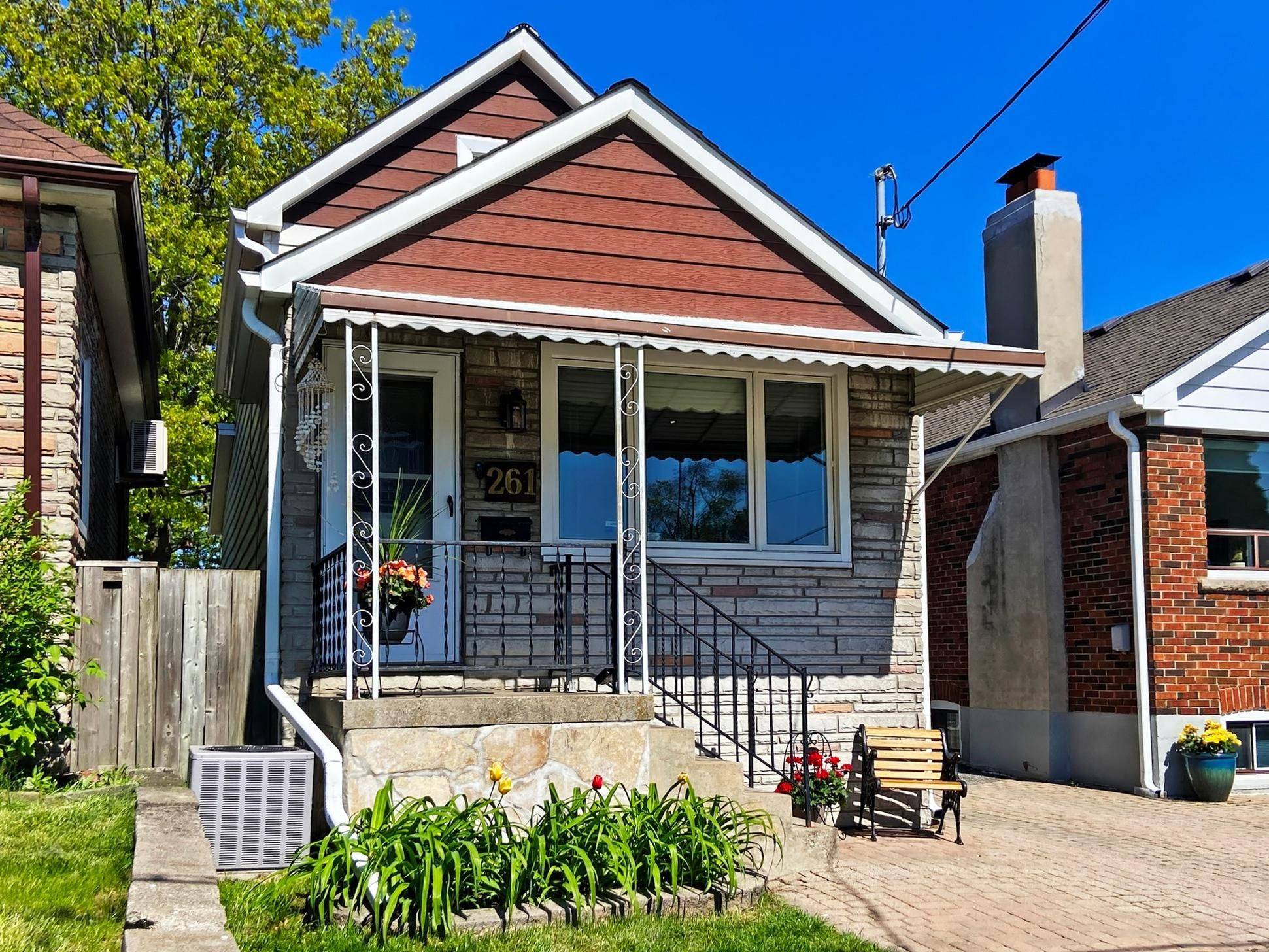 Toronto E03, ON M4C 3T7,261 Glebemount AVE