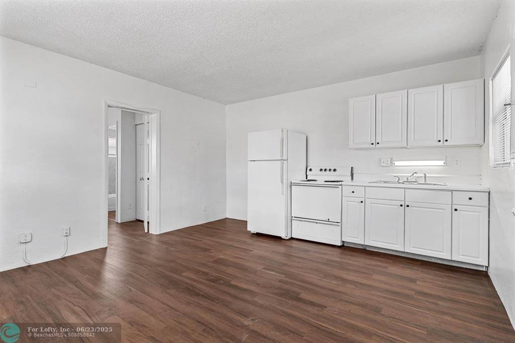 Deerfield Beach, FL 33441,271 SW 1st St #4