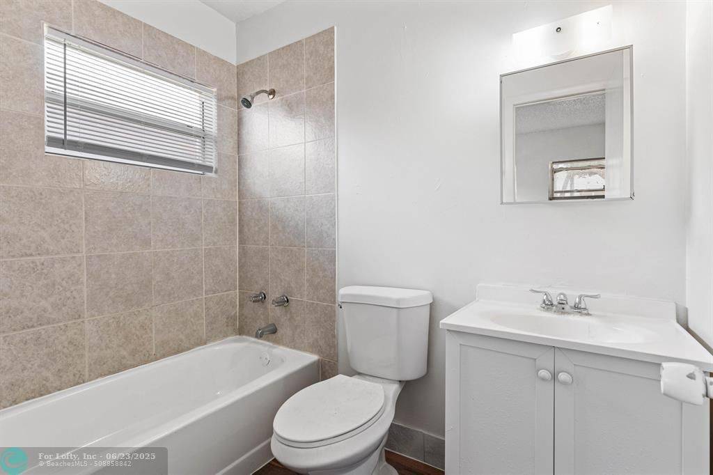 Deerfield Beach, FL 33441,271 SW 1st St #4