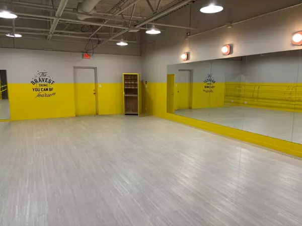 Calgary, AB T2W 4N5,11253 30 ST Southwest