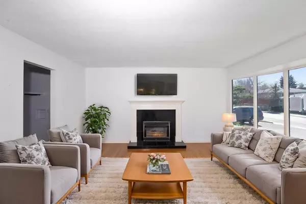 Calgary, AB T2W 1V2,12112 Canfield RD SW