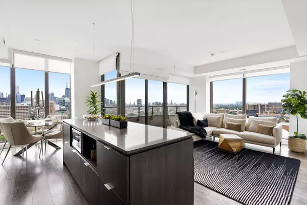 2 St Thomas ST #2106, Toronto C01, ON M5S 2Z1