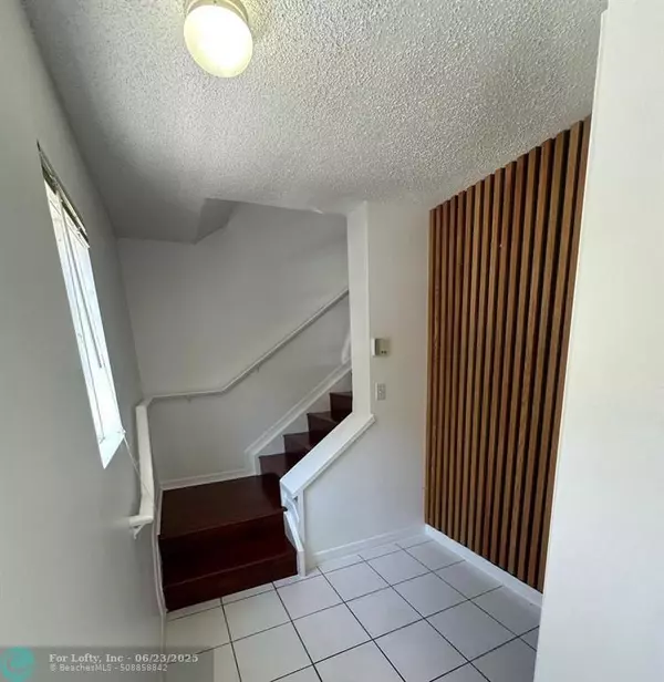 2961 NE 185th St #1605, Miami, FL 33180