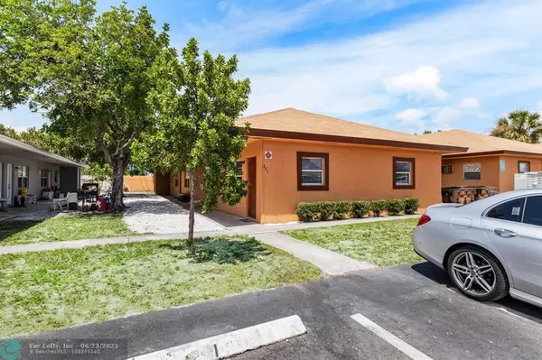 271 SW 1st St #2, Deerfield Beach, FL 33441