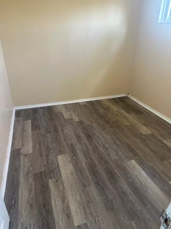 Toronto W10, ON M9V 1M8,31 LAKELAND DR S #BASEMENT