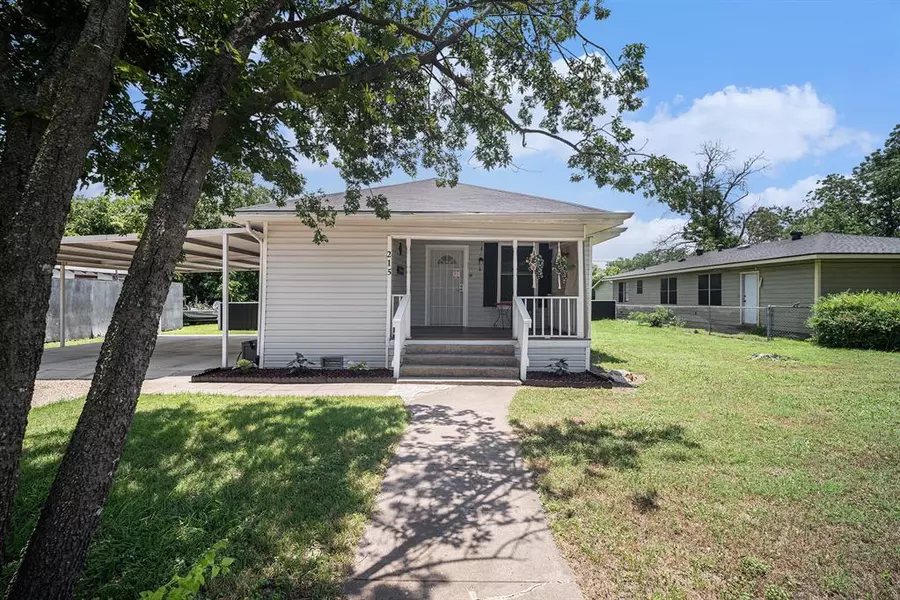215 Poindexter Avenue, Cleburne, TX 76033