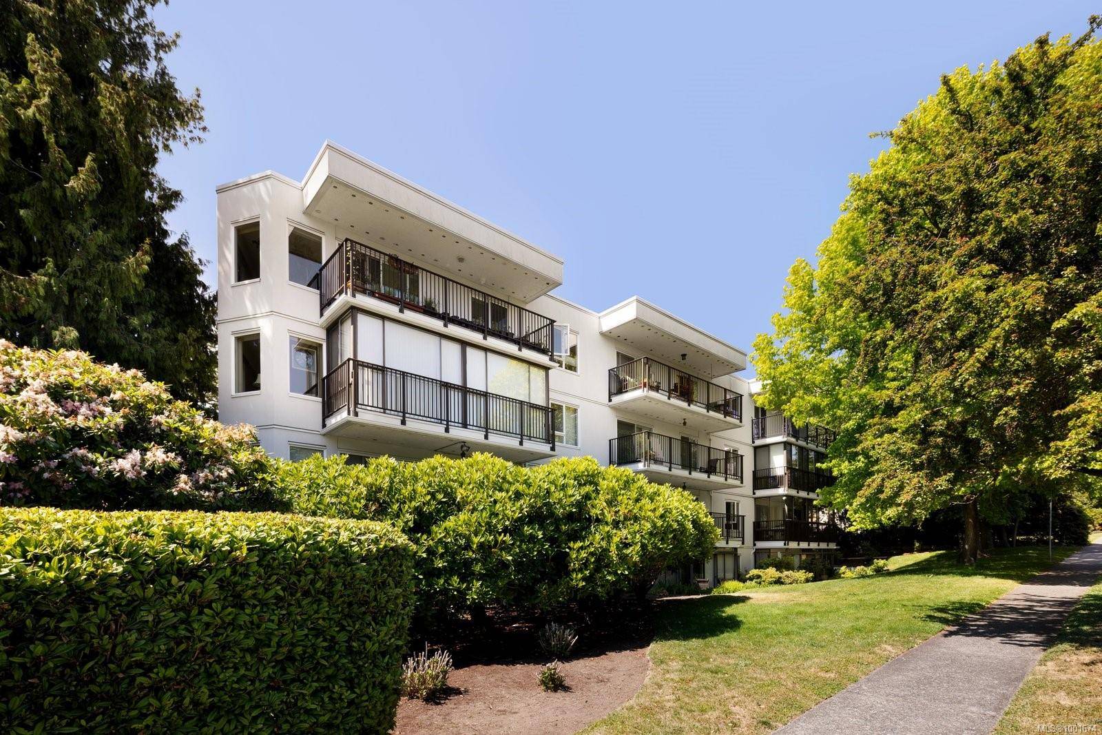 Victoria, BC V8V 3H7,1170 Rockland Ave #405