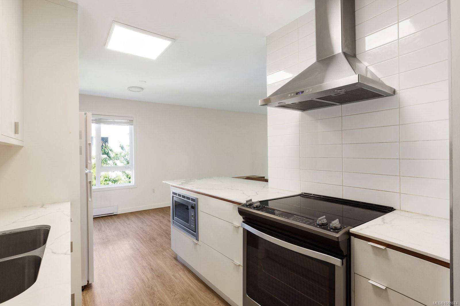 Victoria, BC V8V 3H7,1170 Rockland Ave #405