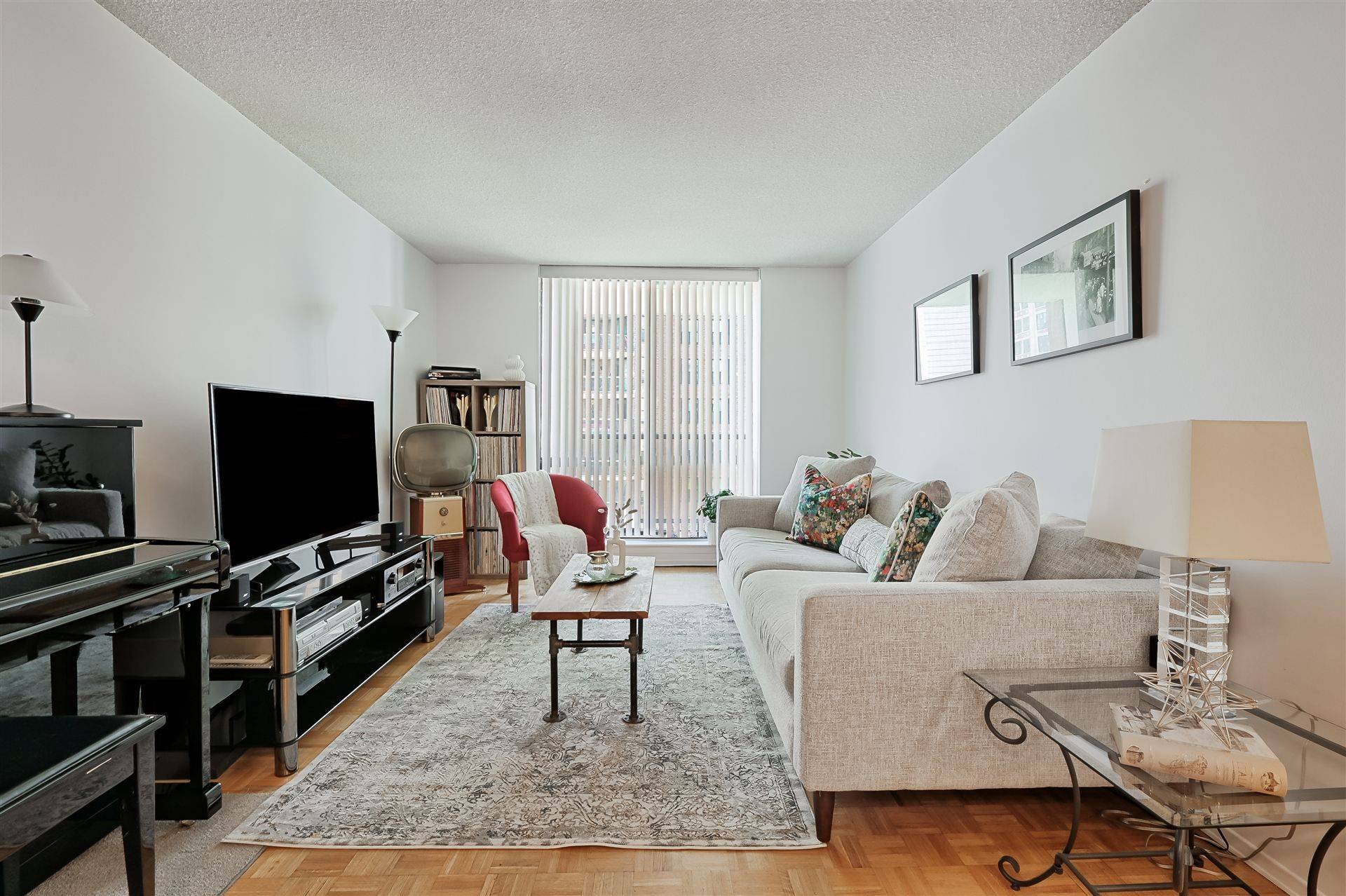 250 Jarvis ST #804, Toronto C08, ON M5B 2L2