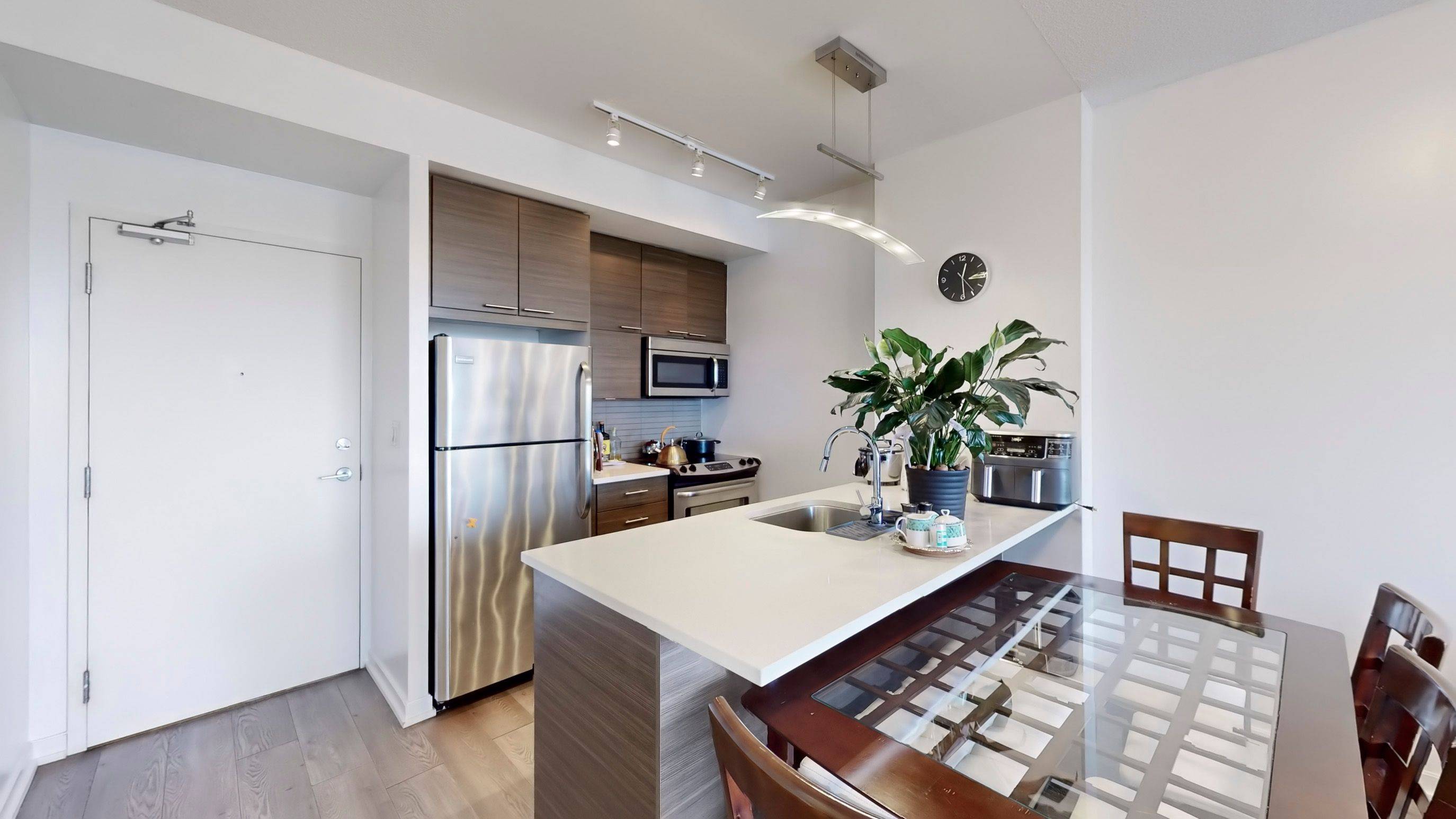 Toronto C15, ON M2J 1M6,66 Forest Manor RD #2305