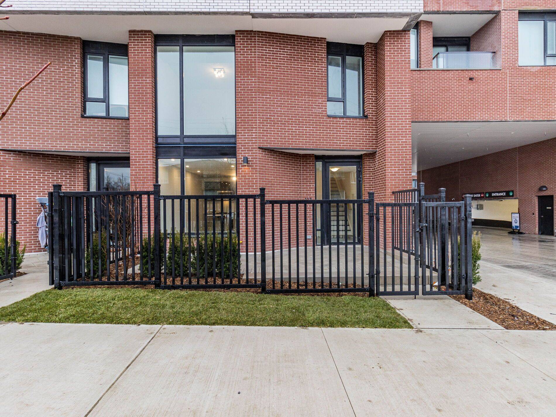 5 maryport AVE #113, Toronto W05, ON M3M 2V9