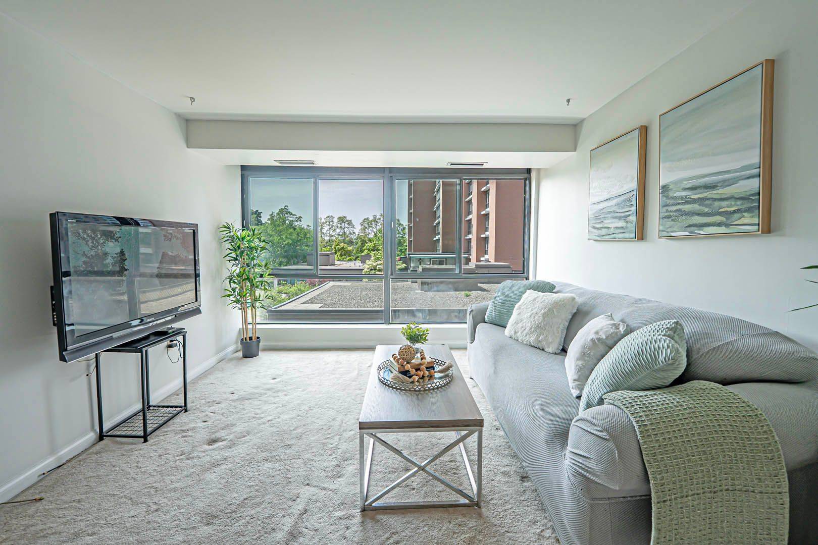 Mississauga, ON L5E 3E1,1400 Dixie RD #408