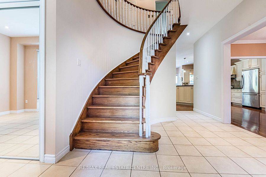 Mississauga, ON L5C 4K9,4468 Beacon LN