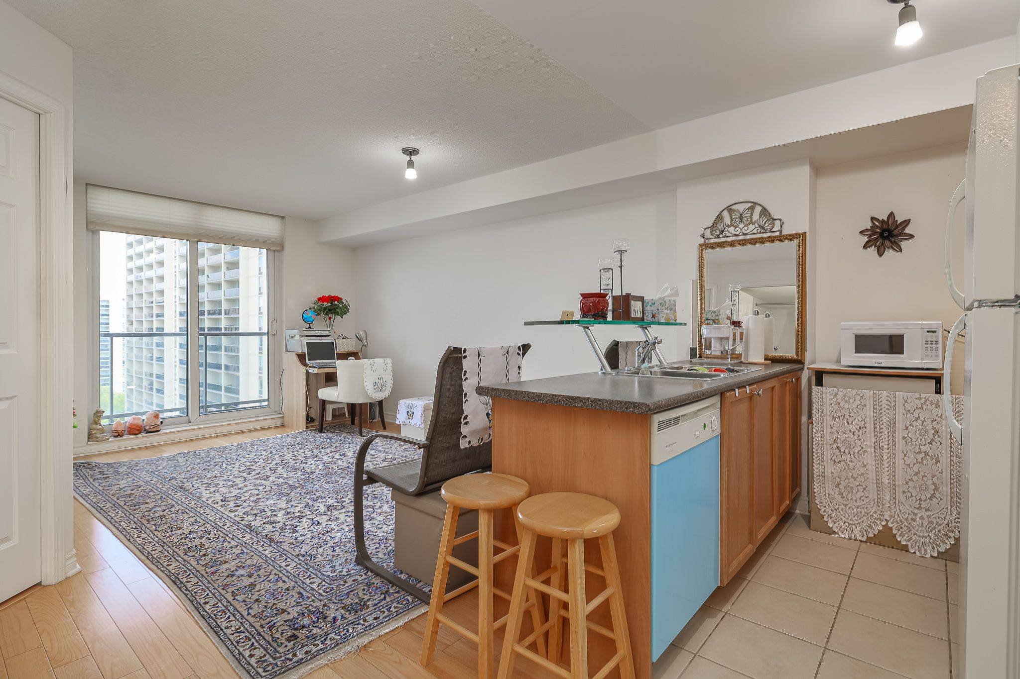 Toronto W02, ON M6P 1A1,70 High Park AVE #1304