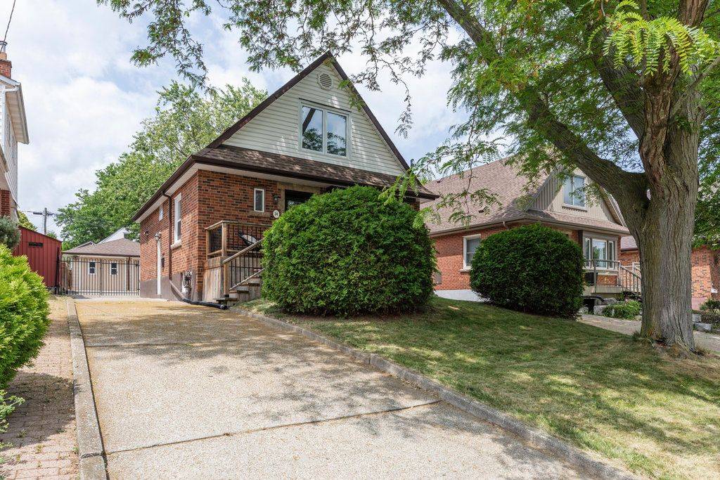 14 Martin RD,  Hamilton,  ON L8K 3N1
